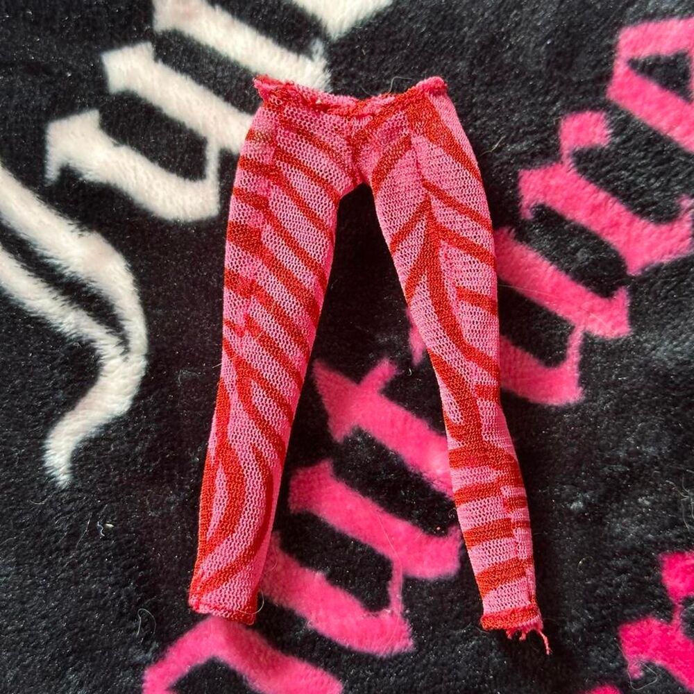 Bratz Pink and Red Dolls-accessories